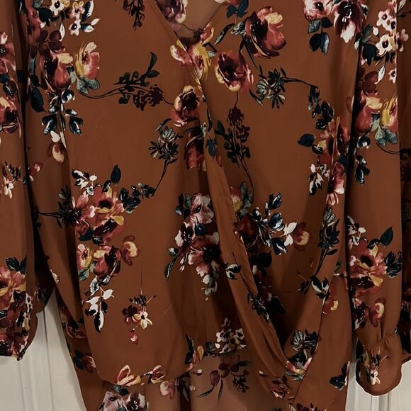 Floral loose blouse  - Picture 4 of 5